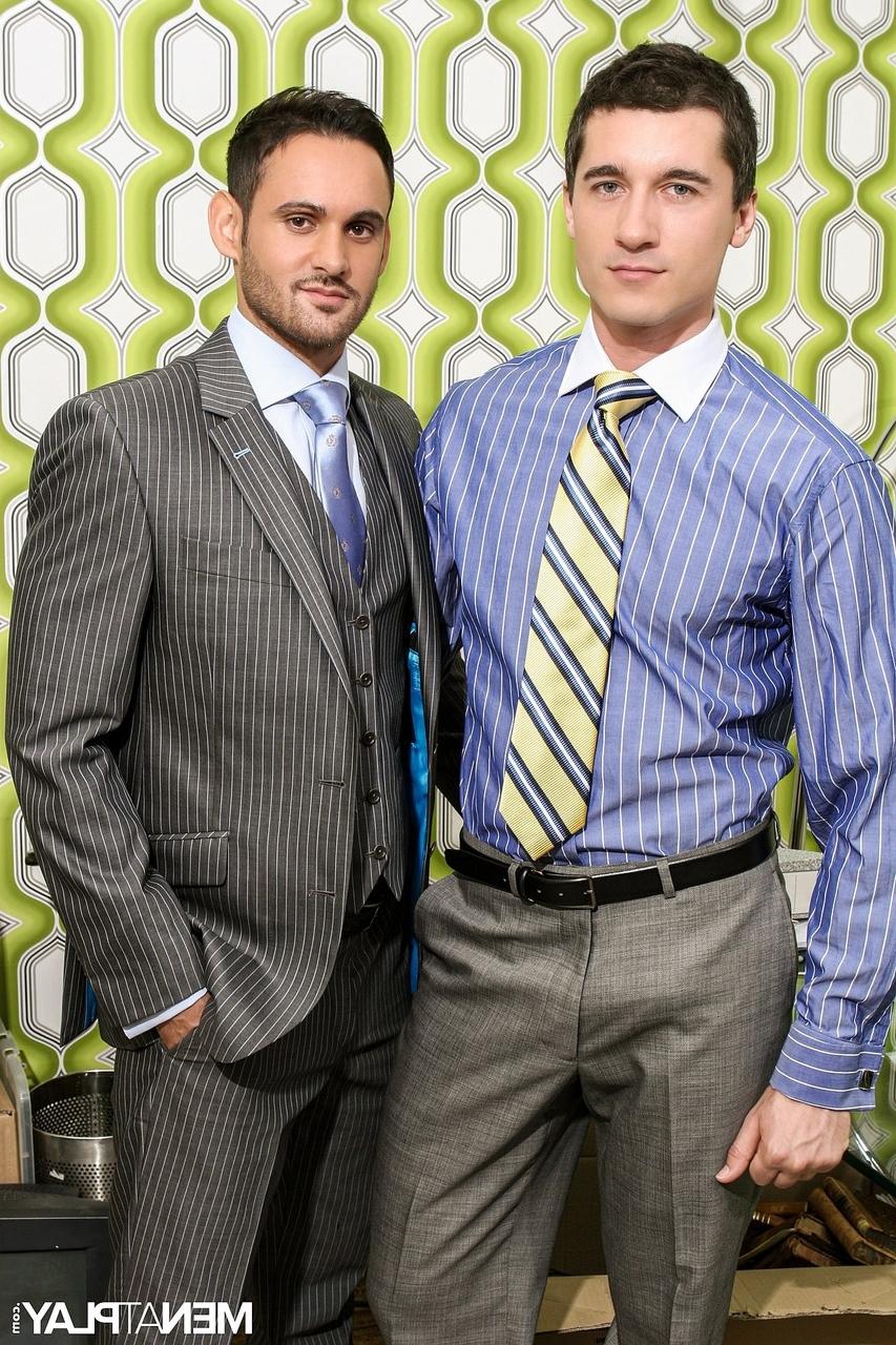 15P Homens gays gostosos Marco Wilson e Jay Roberts chupam o pau um do outro e fazem sexo anal