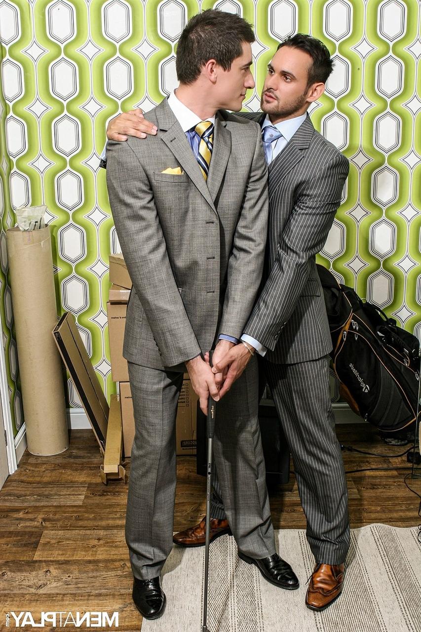 15P Homens gays gostosos Marco Wilson e Jay Roberts chupam o pau um do outro e fazem sexo anal