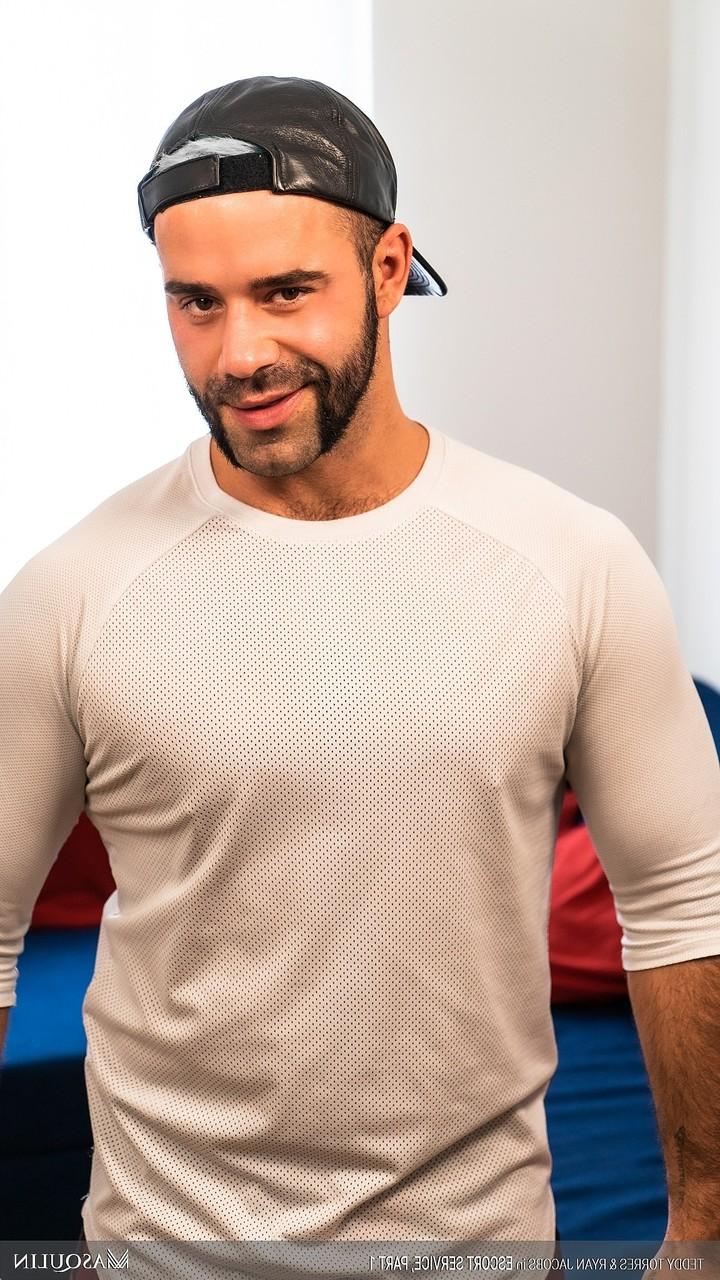 17P Gay bodybuilder Teddy Torres & a hot bottom show off their big dicks