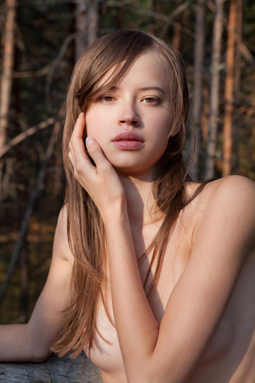20P Adorable amateur Kitana A teases with her lovely skinny body in the woods