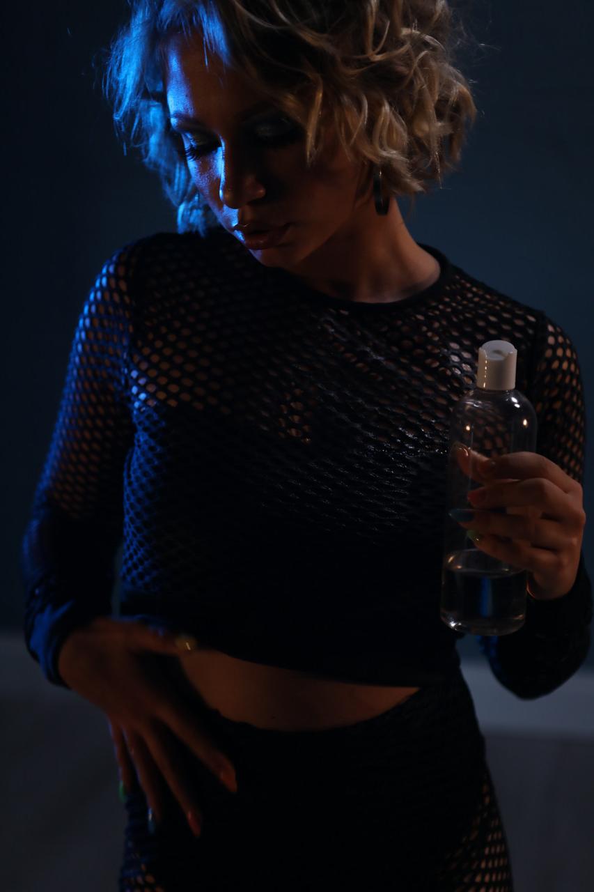 20P Die blonde MILF Gabi Gold bekommt eine Gesichtsbehandlung, nachdem sie einen muschizerstörenden, unbeschnittenen Schwanz geritten hat