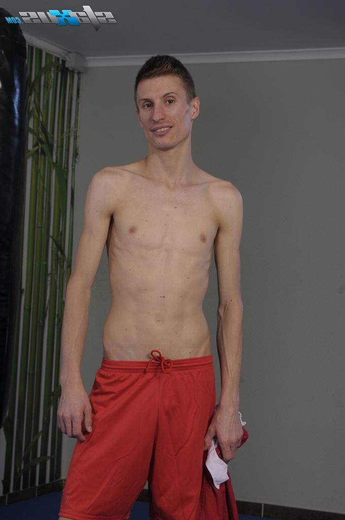 20P Garotos gays pendurados Kurt Maddox e John Steel desfrutam de sexo anal estilo cachorrinho