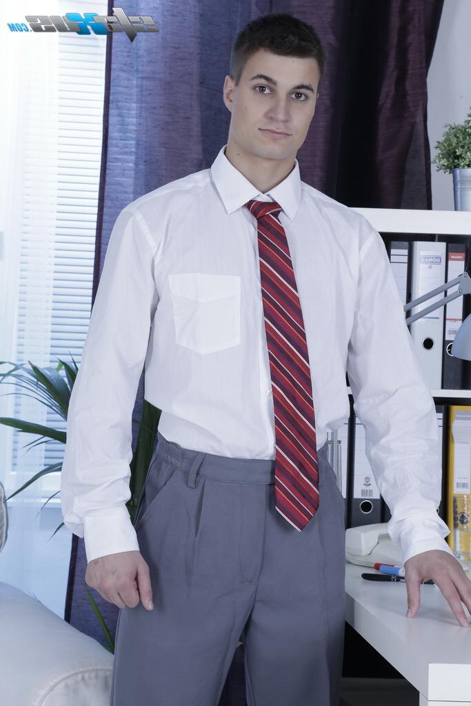 20P Der blonde Hottie Felix Webster wird von dem schwulen Kerl Rudy Valentino im Doggystyle gefickt