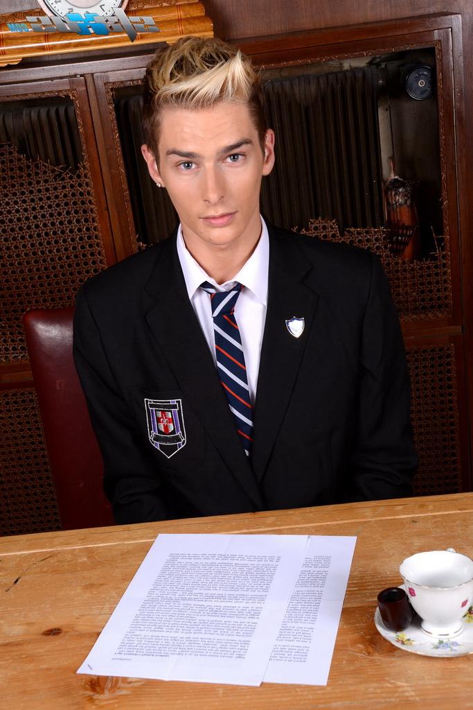 20P Hot British twinks fucking each other in a gay college threesome
