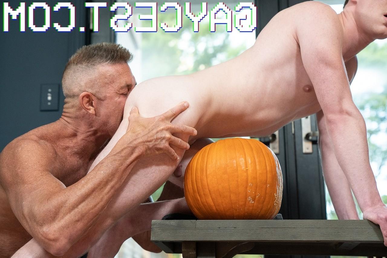 20P Mr Figata disciplines and fucks kneeling twinks Eric & Tom doggystyle