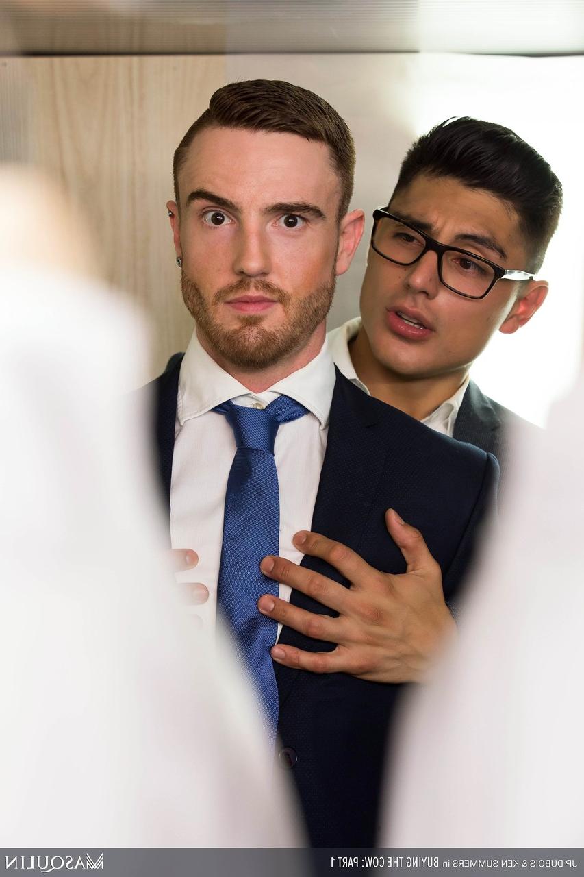20P Hombres gay en traje JP Dubois y Ken Summers se desnudan y tienen sexo anal salvaje