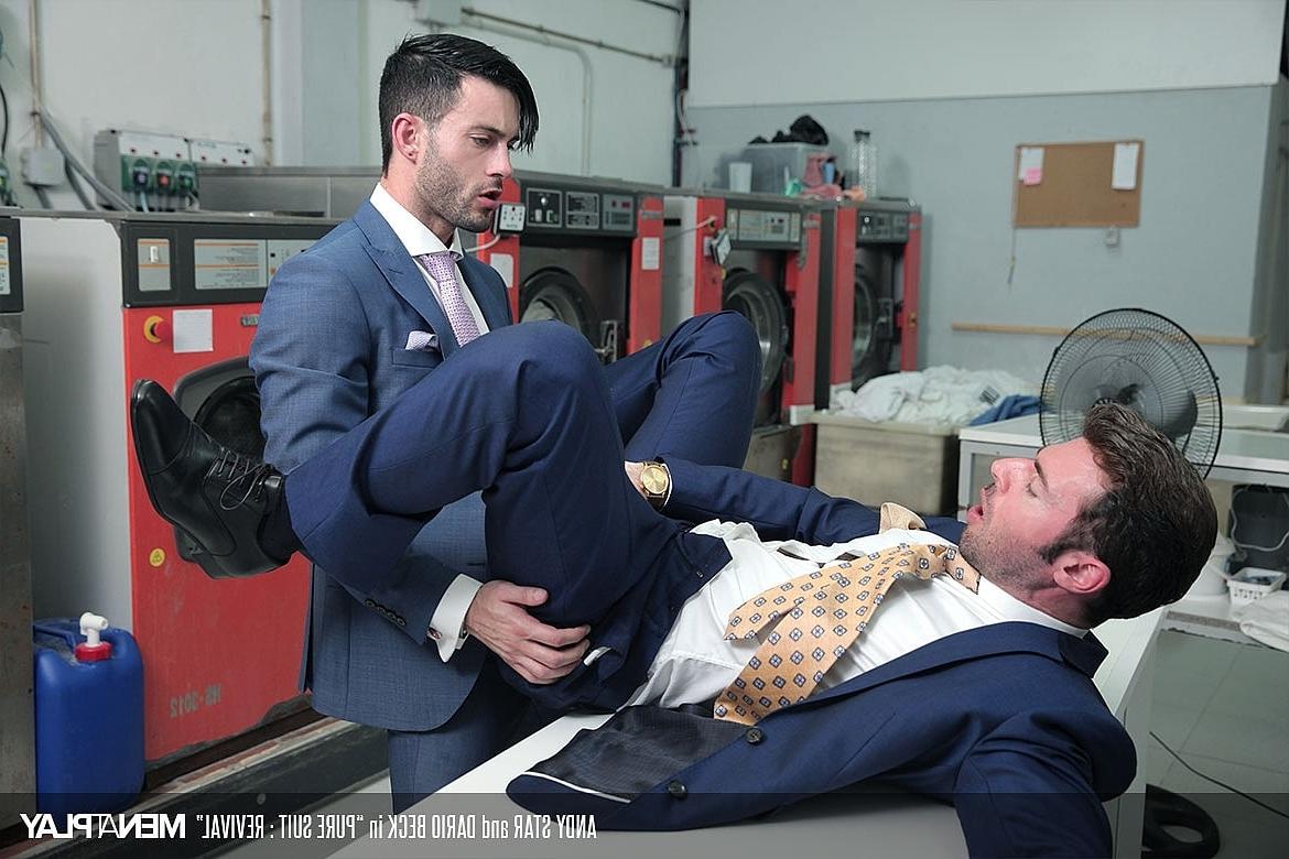 20P Homens gays gostosos Dario Beck e Andy Star fazem sexo anal depois de ação oral quente