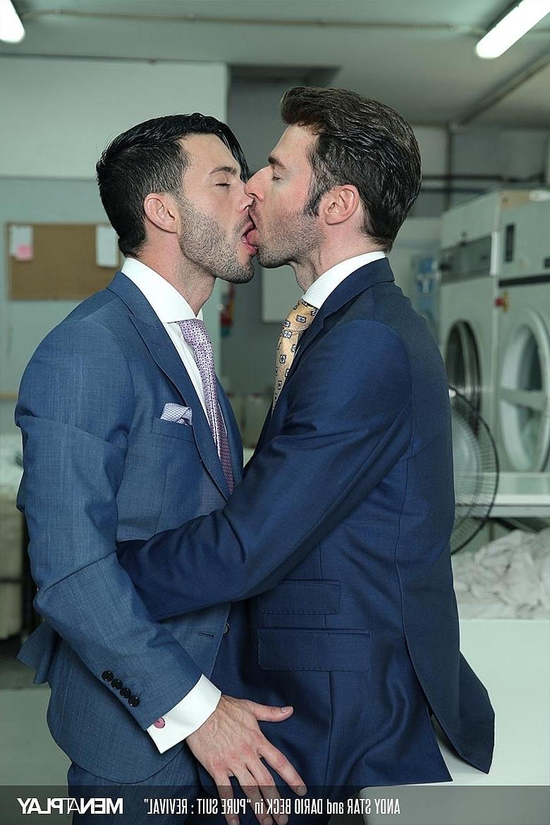 20P Homens gays gostosos Dario Beck e Andy Star fazem sexo anal depois de ação oral quente