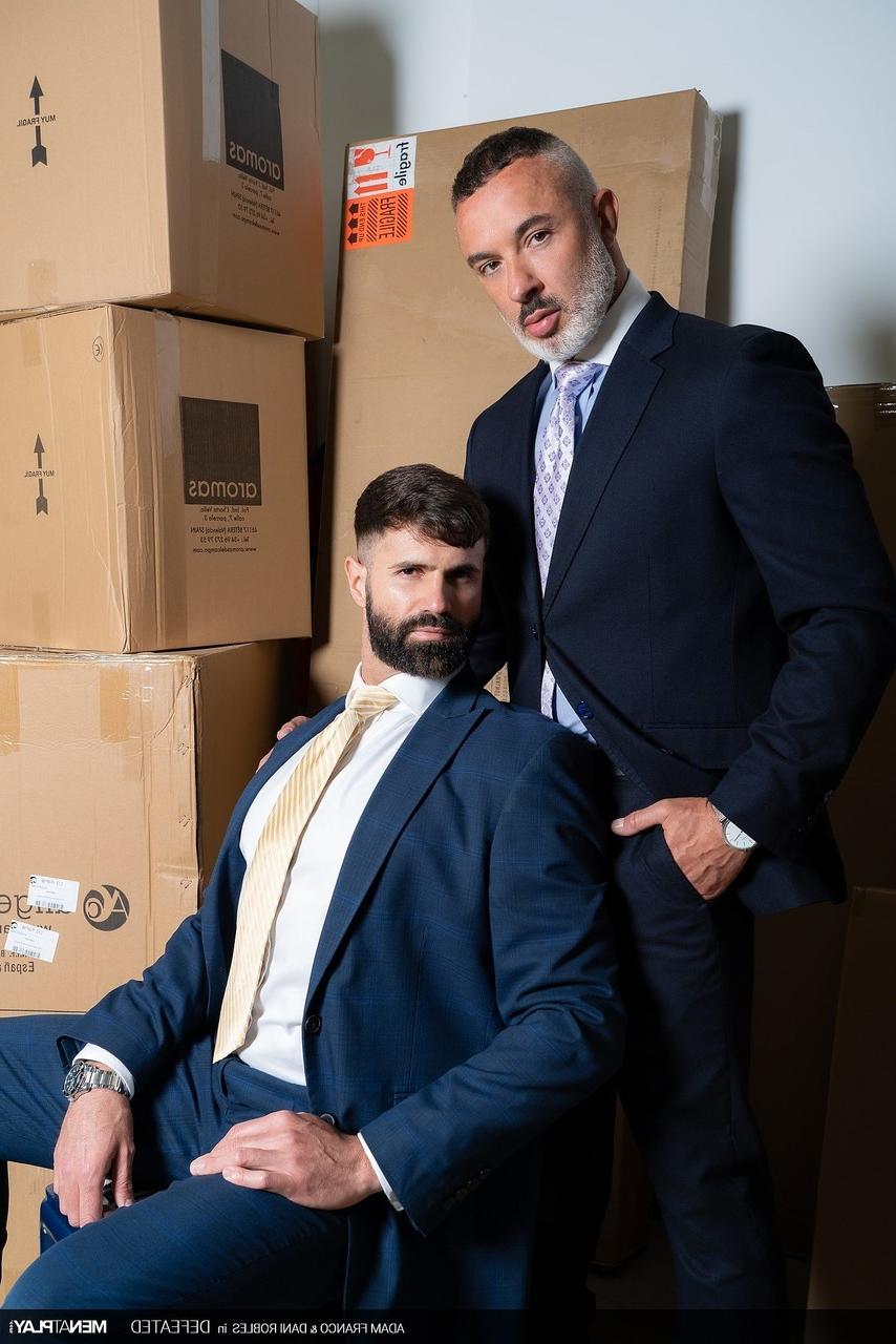 20P Die attraktiven schwulen Männer in Anzügen Adam Franco und Dani Robles haben wilden Analsex