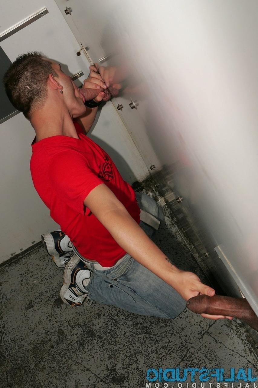 10P Macanao Torres und Alejandro Ferrer ficken in schwuler Gloryhole-Action