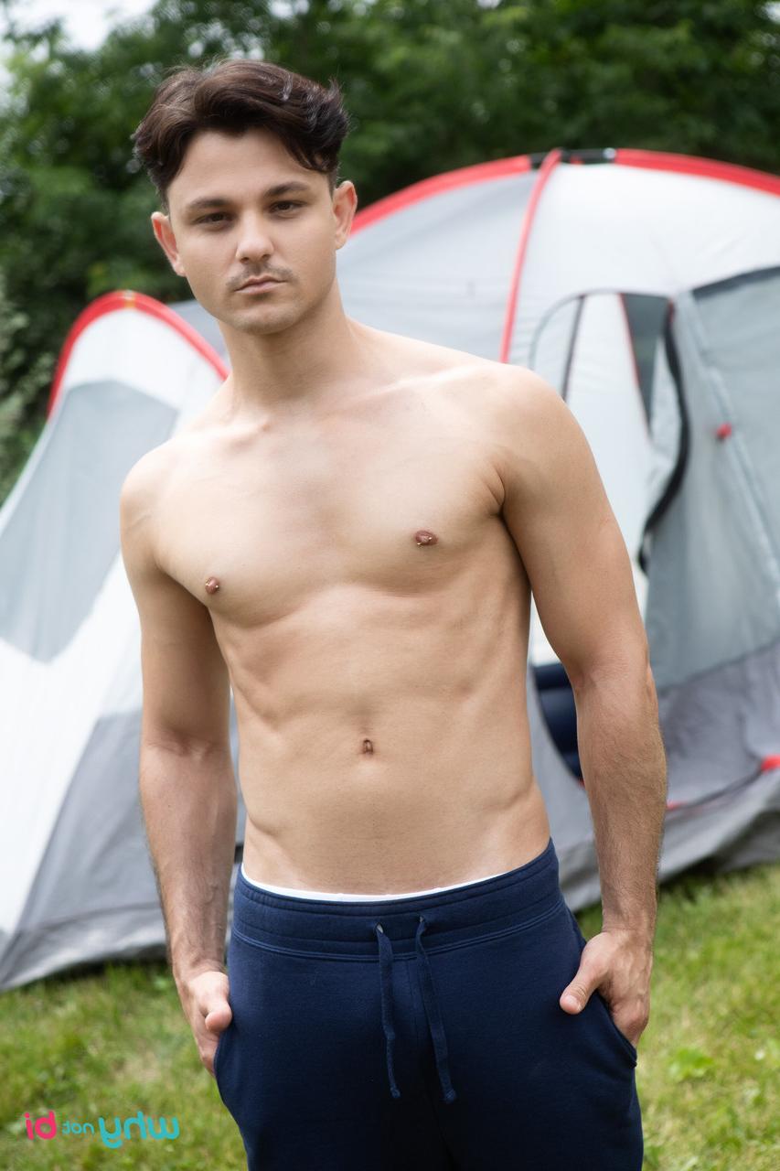 14P Men Com Enzo Muller, Laura Fox, William Seed