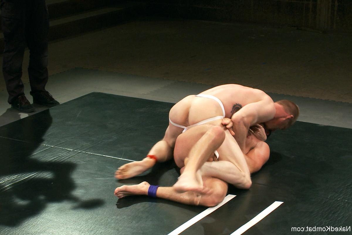 20P Kombat desnudo Leo Forte, Blake Daniels, Tanner Wayne, Tyler Alexander