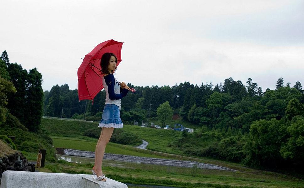 16P A linda adolescente japonesa Jun Kiyomi revela seu lindo sutiã durante uma ação sem nudez