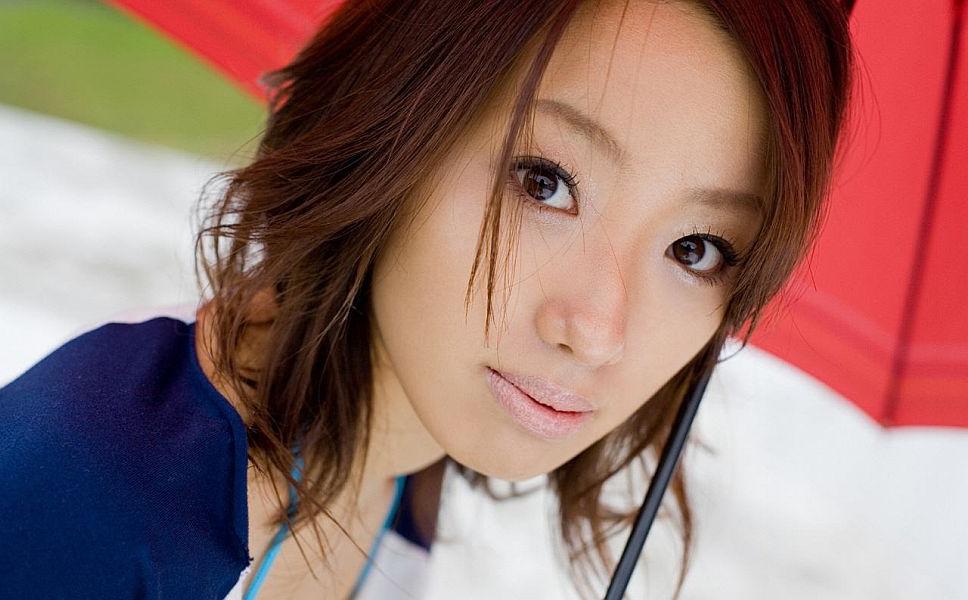 16P A linda adolescente japonesa Jun Kiyomi revela seu lindo sutiã durante uma ação sem nudez