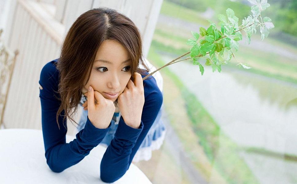 16P A linda adolescente japonesa Jun Kiyomi revela seu lindo sutiã durante uma ação sem nudez