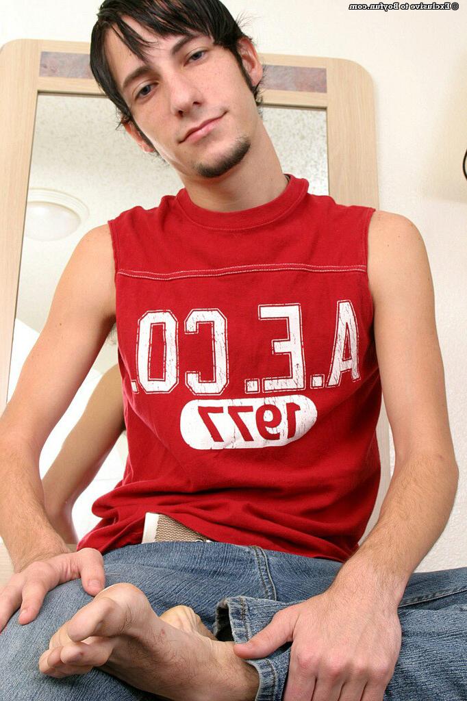 20P Gay punk boy Toby plays with his monster dick and shows his firm booty