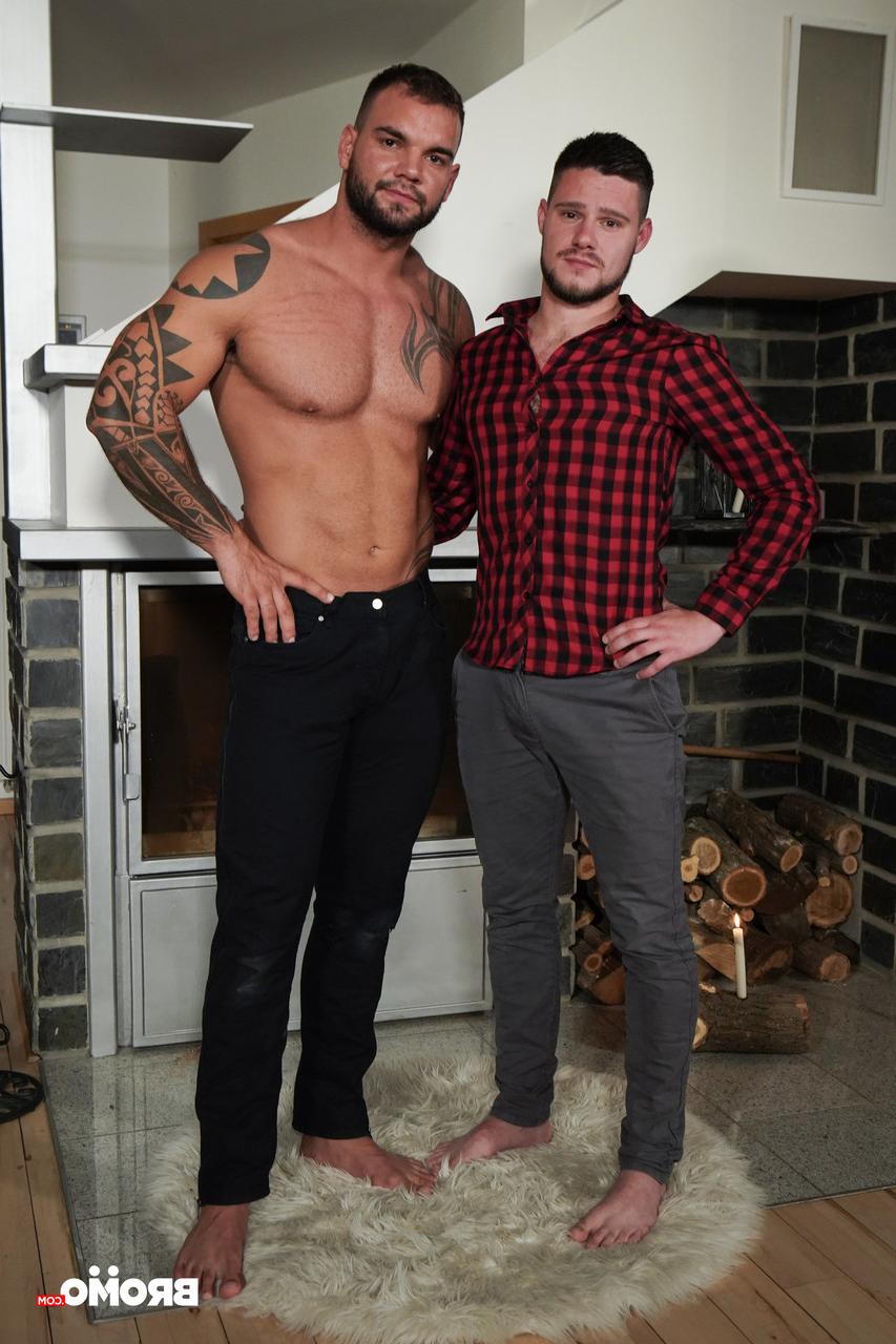 20P Jerome gay musculoso gosta de sexo anal hardcore com o urso peludo John D
