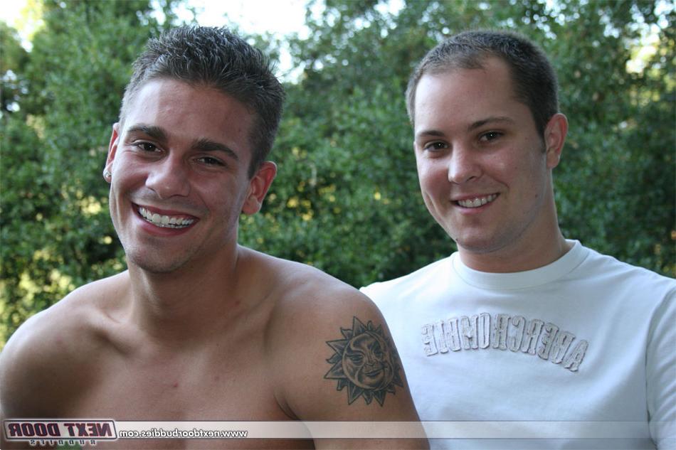20P Os amadores excêntricos Phoenix e Jesse Cox se trocam antes de se masturbarem juntos