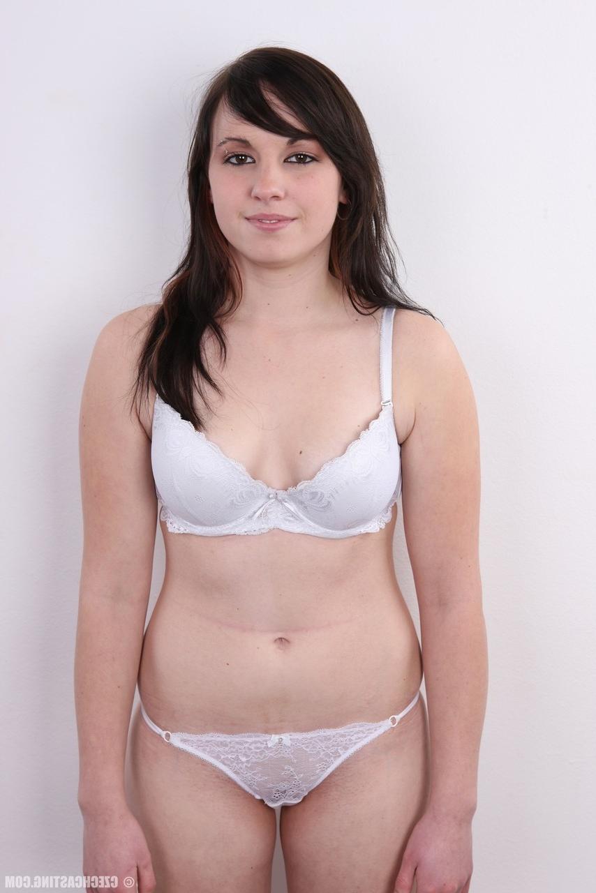 20P Amateur model with black hair stands totally naked after removing her clothes