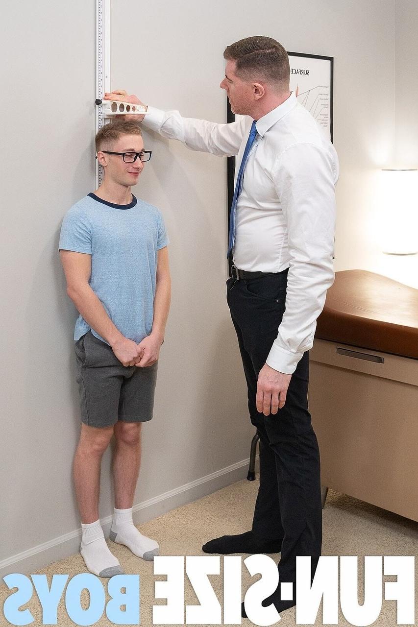 15P Muscular gay doctor Dr. Wolf enjoys hardcore anal sex with a young patient