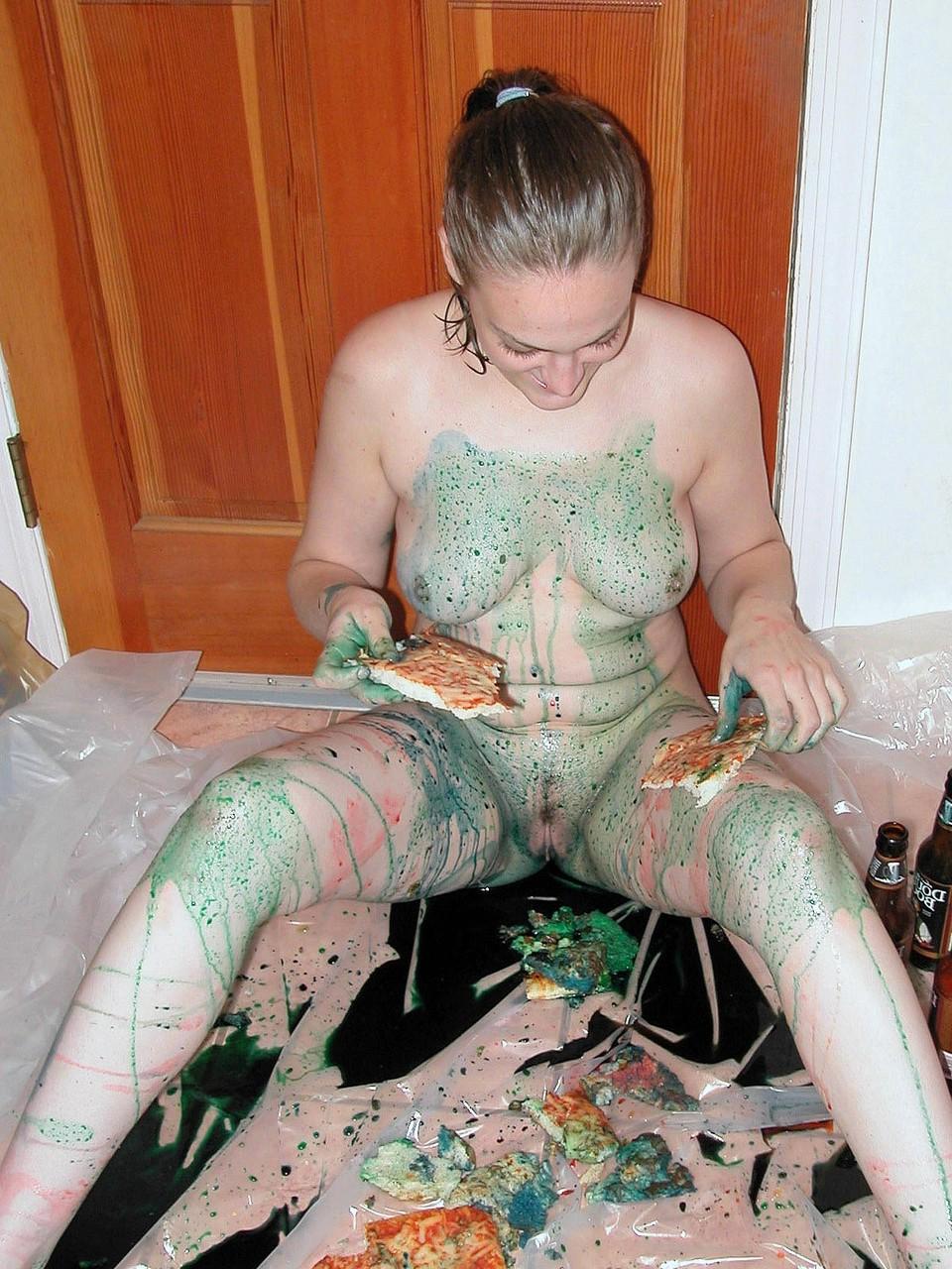 19P Amateur beauty with a ponytail Danni gets all messy while playing with a food