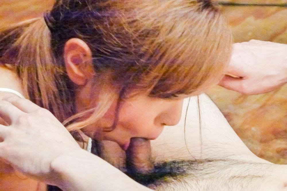 16P A garota japonesa ruiva Chieri Matsunaga dá um BJ e uma foda maminha