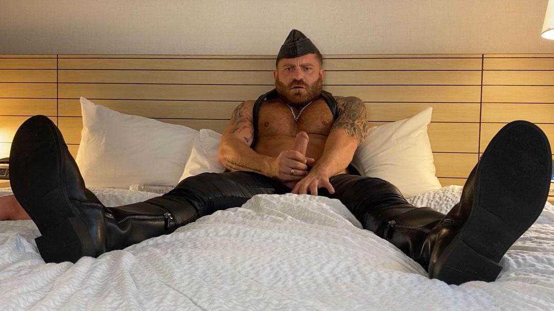 12P Kink Men Райли Митчел