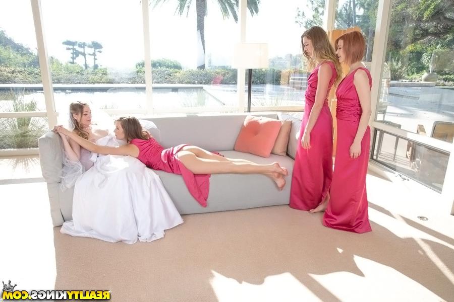 16P Aurielee Summers has a sensual lesbian threesome with her room mates