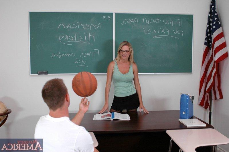 16P Profesora tetona con gafas niki wylde desnuda hasta medias y follada