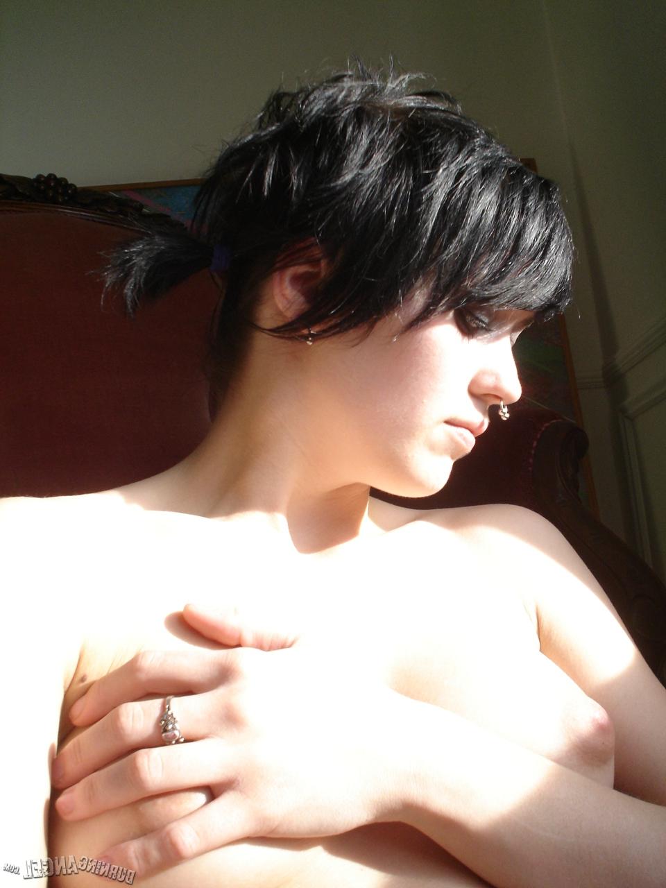 16P Short-haired punk chick with pierced nose, lip, navel in her own photos