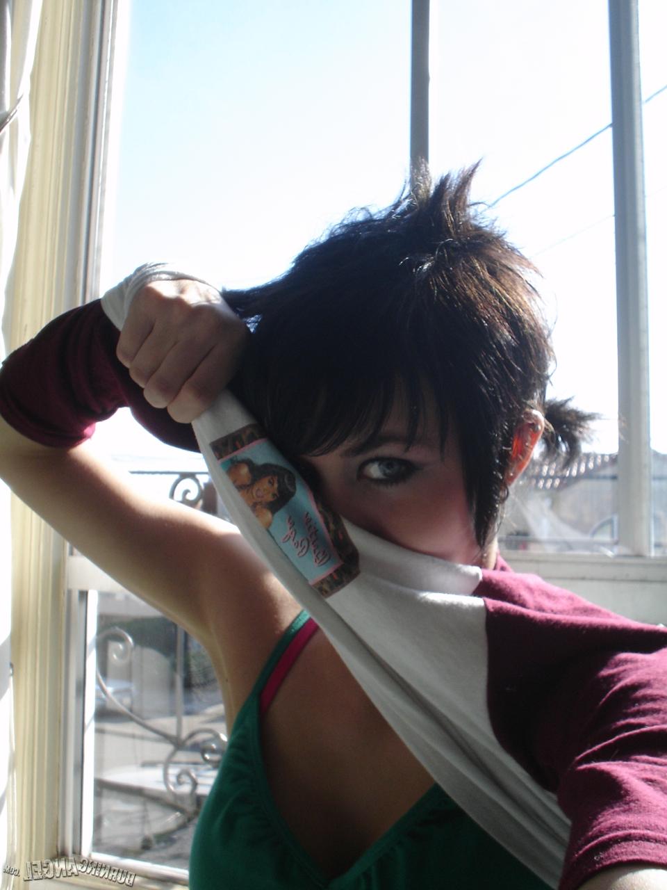 16P Short-haired punk chick with pierced nose, lip, navel in her own photos