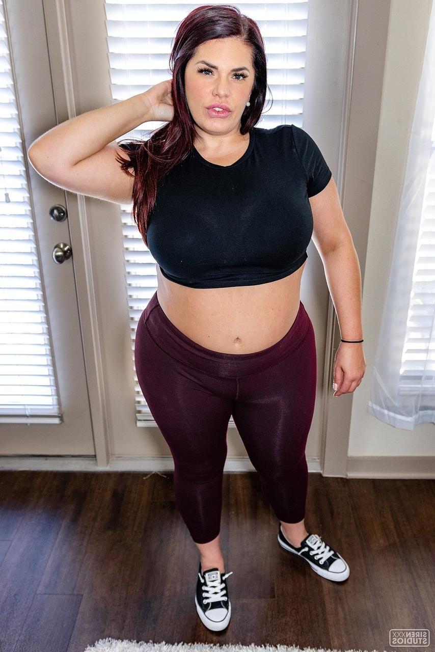 20P La gordita amateur jessica jax exponiendo su gran culo y sus jugosas tetas