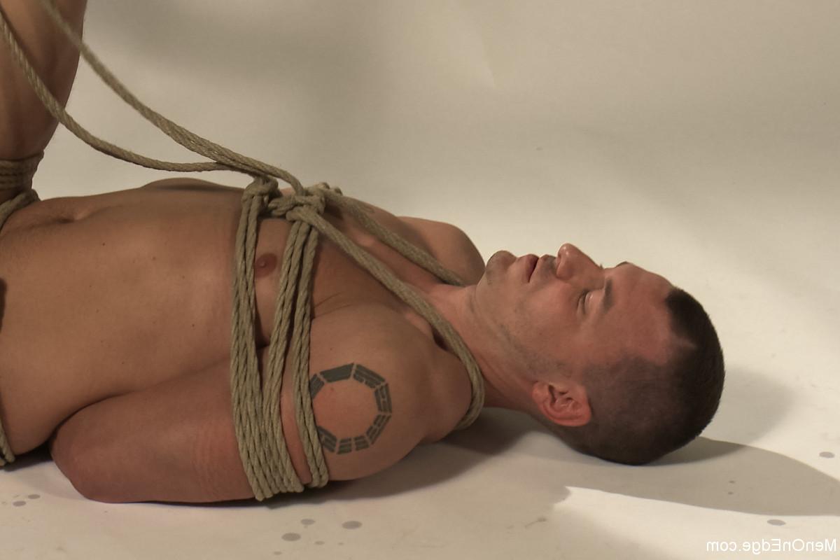 20P Men On Edge Adam Knox