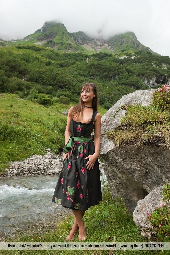 12P Gorgeous mountain miss Lorena G flashes naked upskirt while lounging outdoors