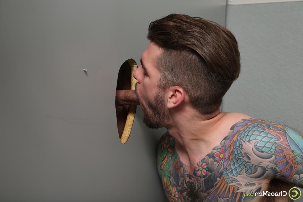 20P Gay hunks Elias & Shiloh have steamy oral sex in a gloryhole bathroom