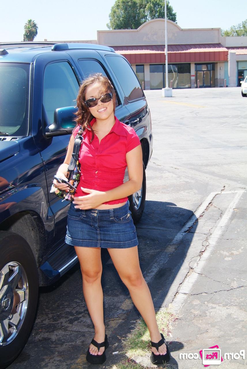 20P Petite Latina MILF Kristina Rose é fodida e facialed por um nerd que ela acabou de conhecer