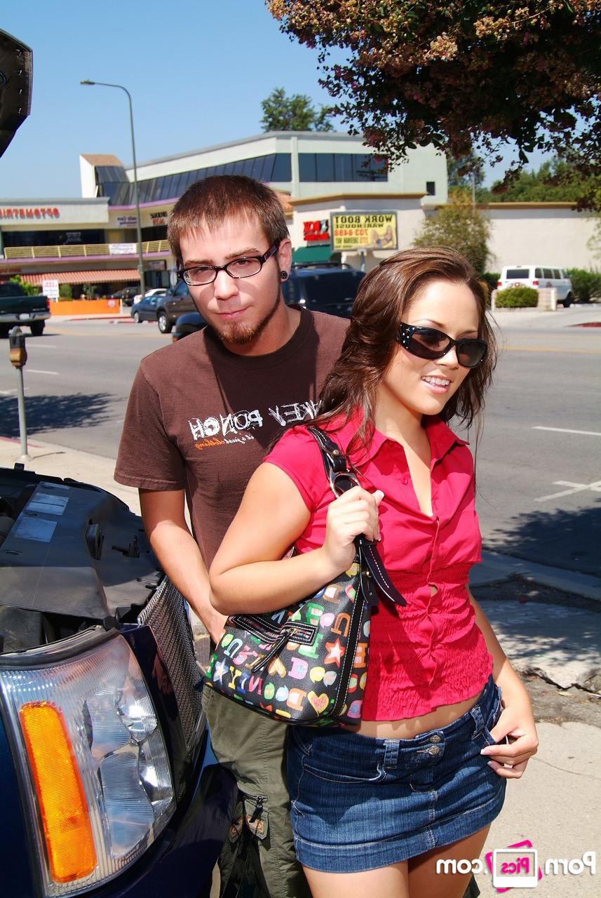 20P Petite Latina MILF Kristina Rose é fodida e facialed por um nerd que ela acabou de conhecer