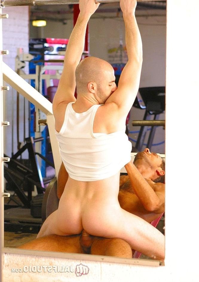 20P Gay hunk Marco DiLucca has hardcore anal sex with a bodybuilder in the gym