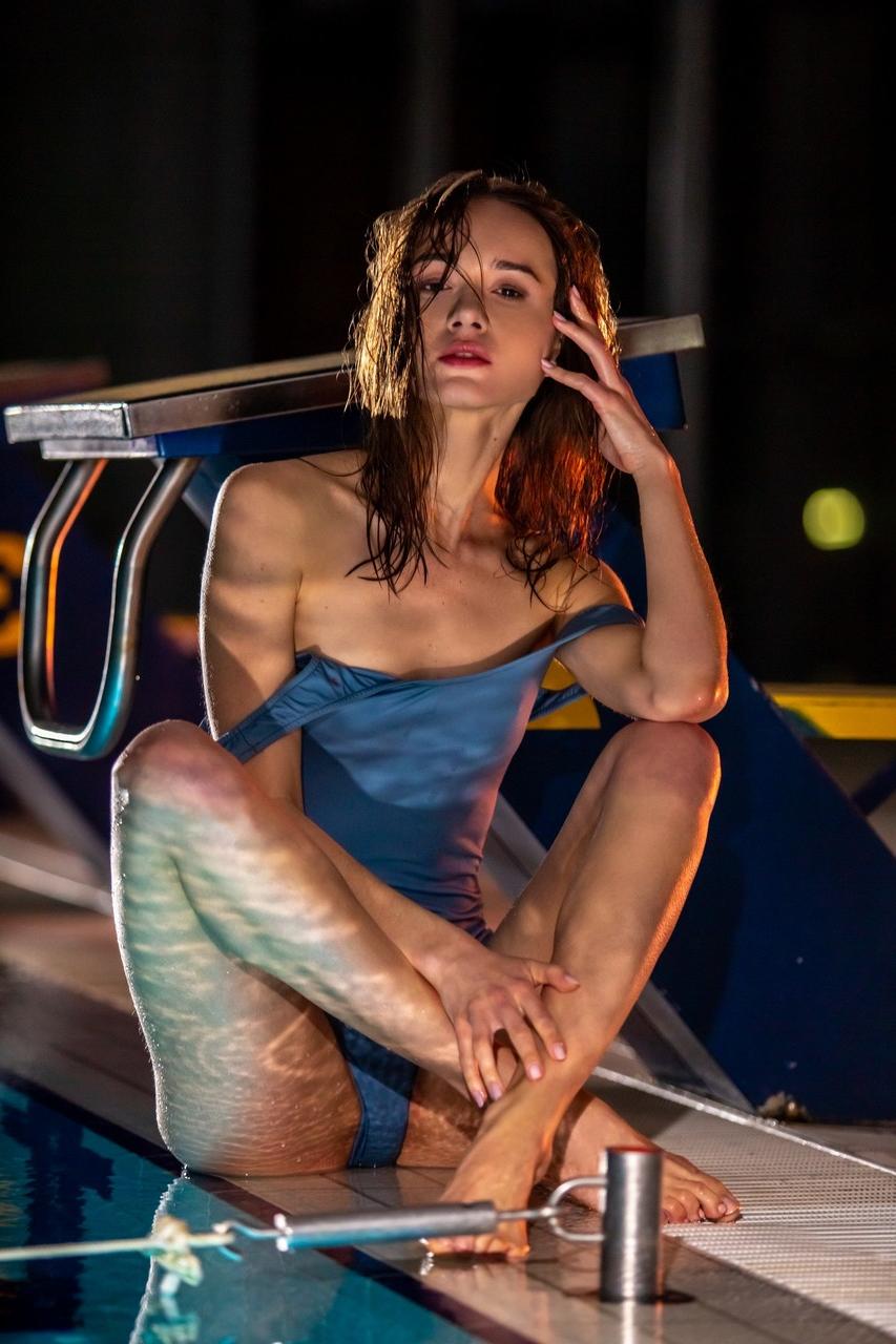 10P Skinny and petite hottie Vi Shy strips her bikini and poses after night swim