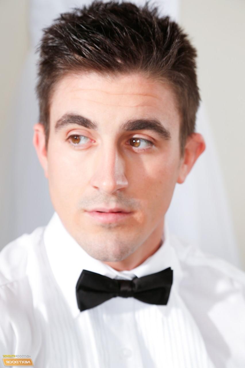 20P El novio moreno Derrick Dime se folla al organizador de bodas rubio Garrett Cooper