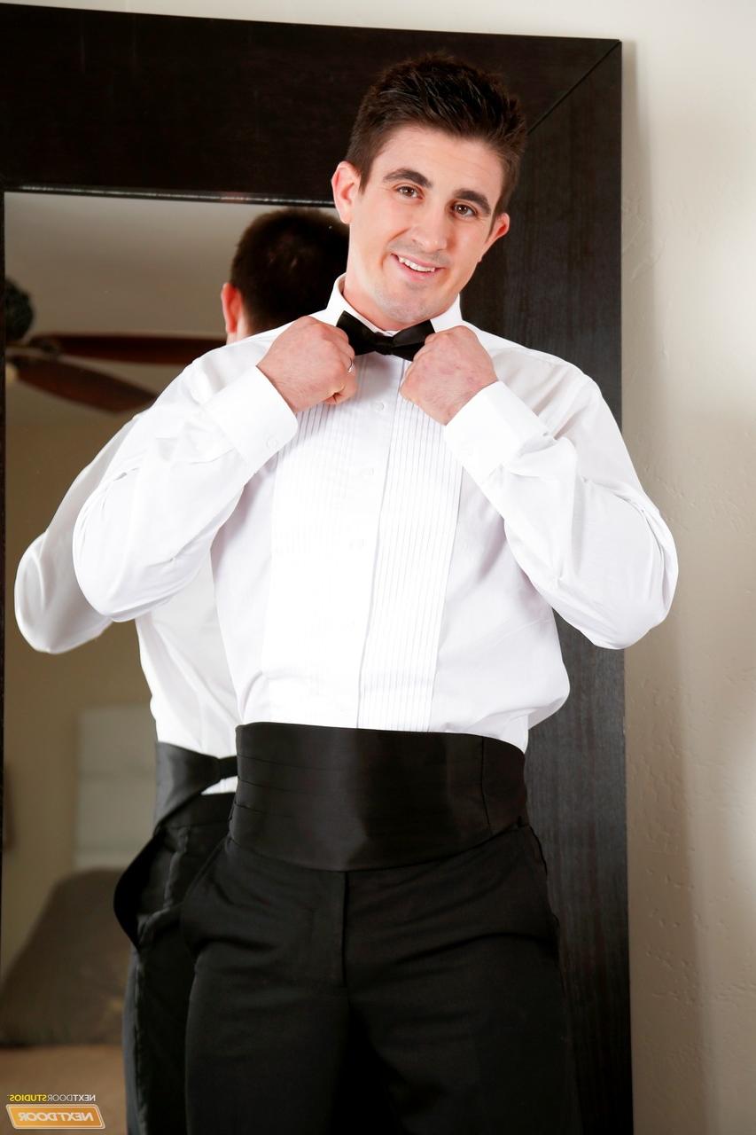 20P El novio moreno Derrick Dime se folla al organizador de bodas rubio Garrett Cooper