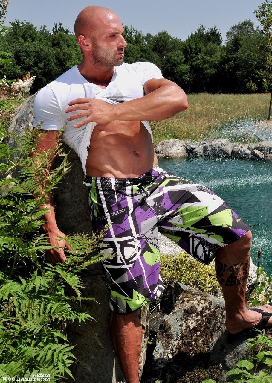 15P Muscular gay men Archer Quan & Max Chevalier have doggystyle anal sex outdoors