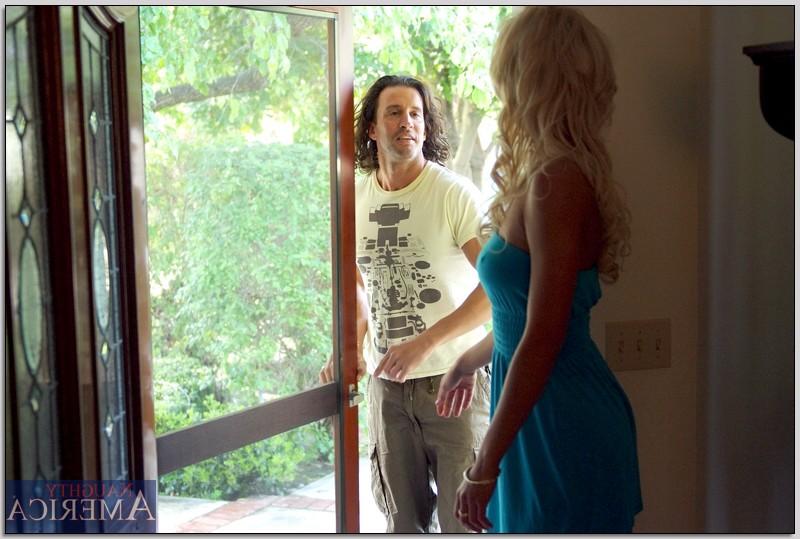 16P A esposa glamorosa Tanya James gosta de bater forte com o vizinho