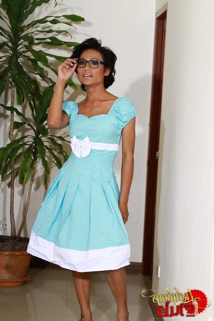 12P Ladyboys Club aufgeführt von Sonya Hot Pics