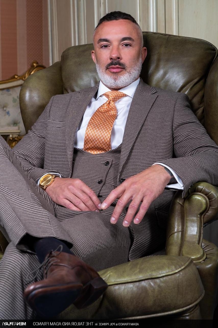 20P El sastre gay Pol Prince disfruta del sexo anal duro con un papá colgado