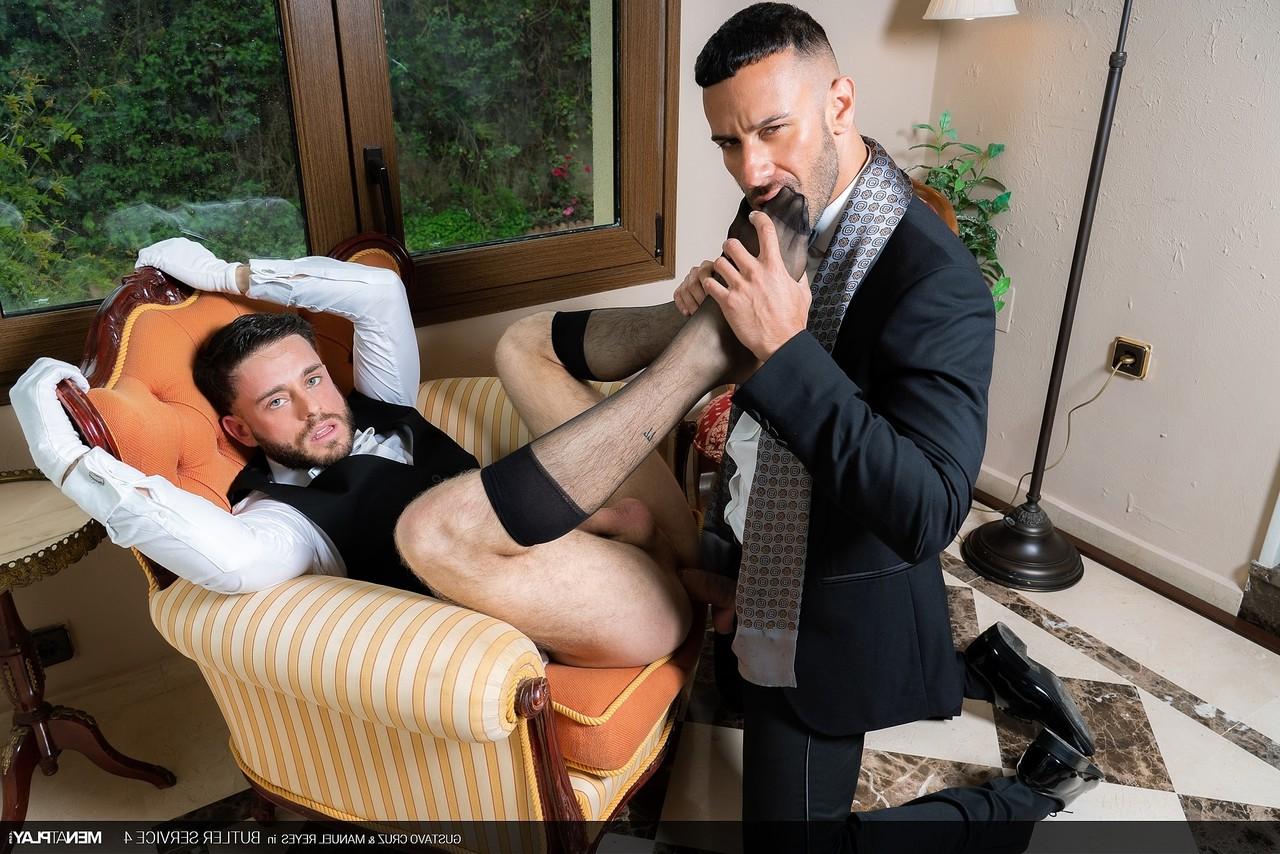 20P Hombres gays guapos en traje Manuel Reyes y Gustavo Cruz tienen sexo anal duro