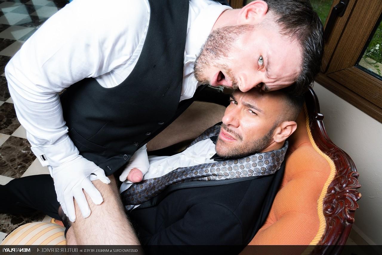 20P Hombres gays guapos en traje Manuel Reyes y Gustavo Cruz tienen sexo anal duro
