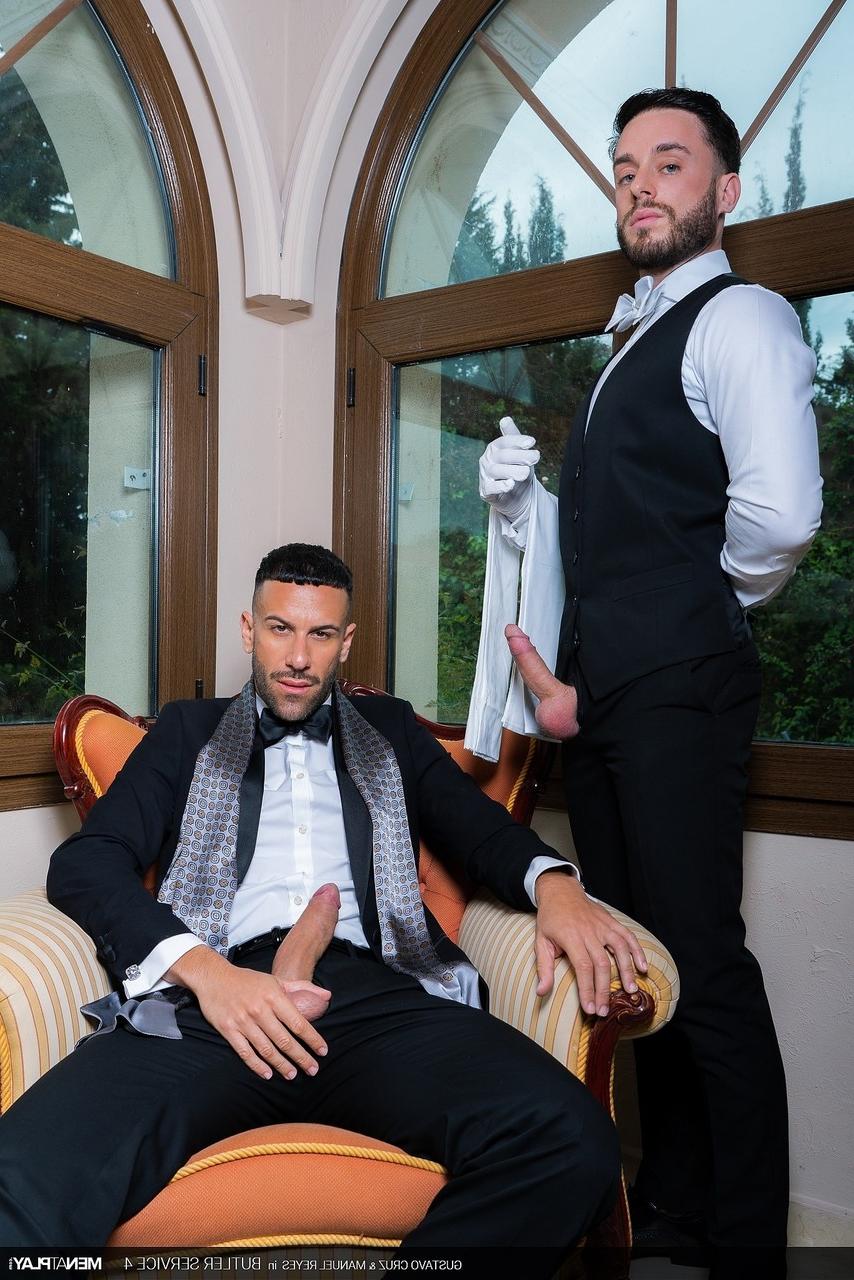 20P Hombres gays guapos en traje Manuel Reyes y Gustavo Cruz tienen sexo anal duro