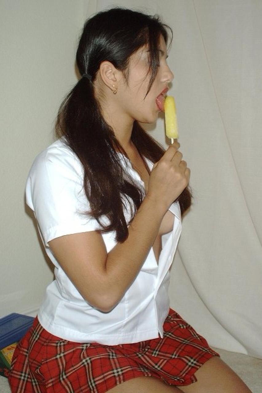 11P Pigtailed Indian honey Sunny Leone rubs her twat while eating a popsicle