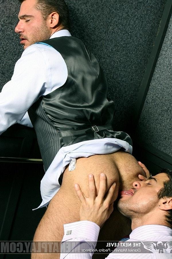 12P Os empresários gays Daniel Marvin e Pedro Andreas fazem sexo oral e anal no trabalho
